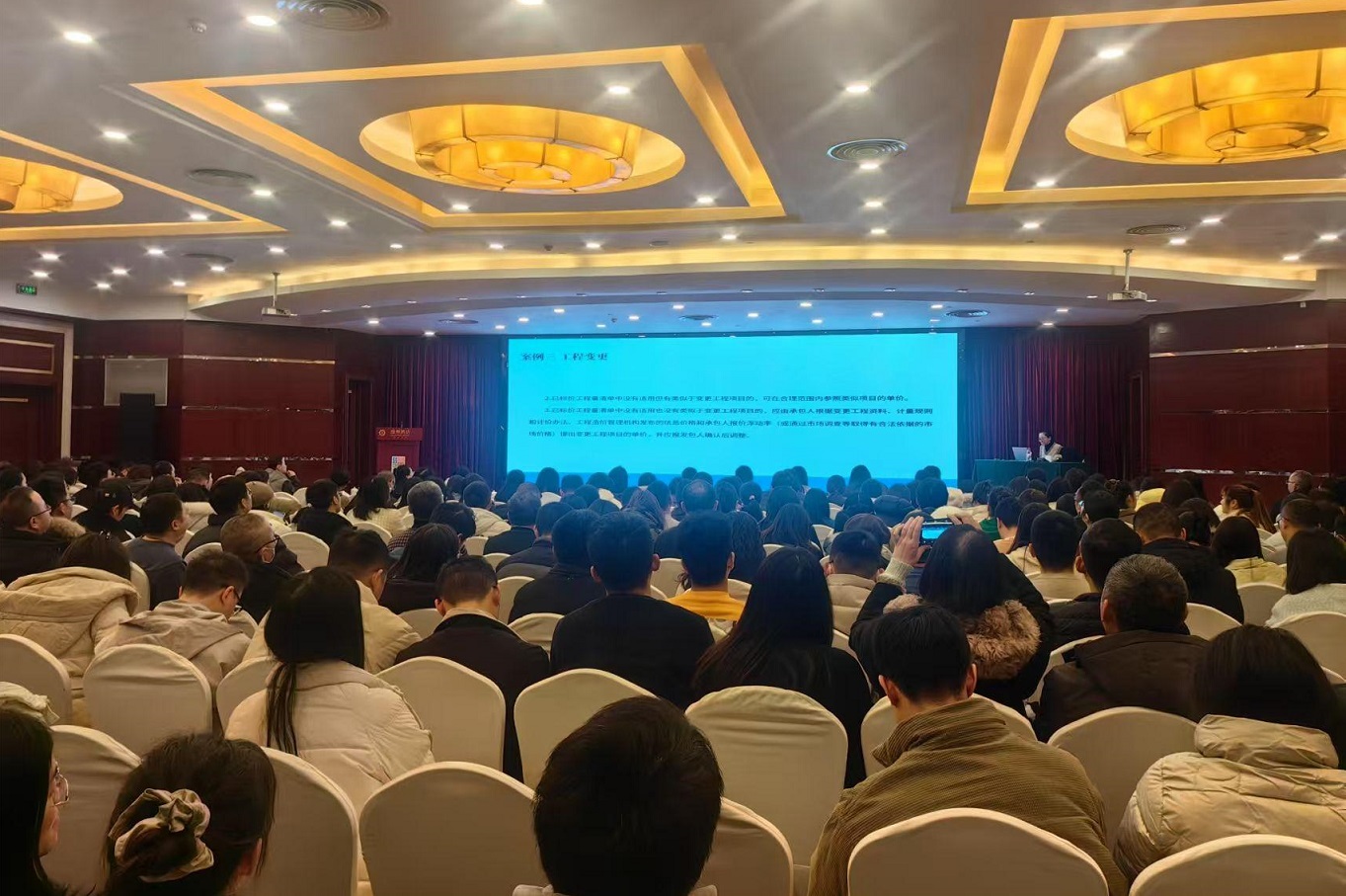 開會(1).jpg 開會(1).jpg